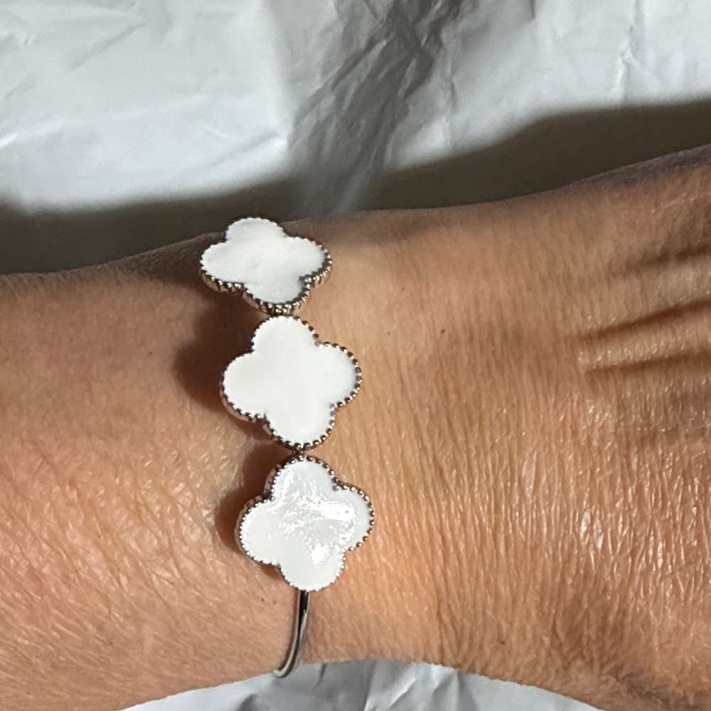 Elegant White Clover Bracelet NWOT